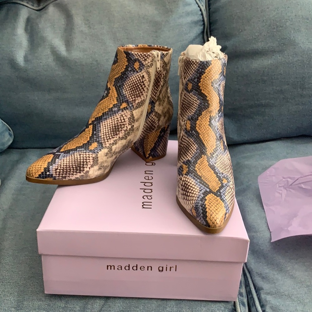 Madden girl boots size 7 1/2